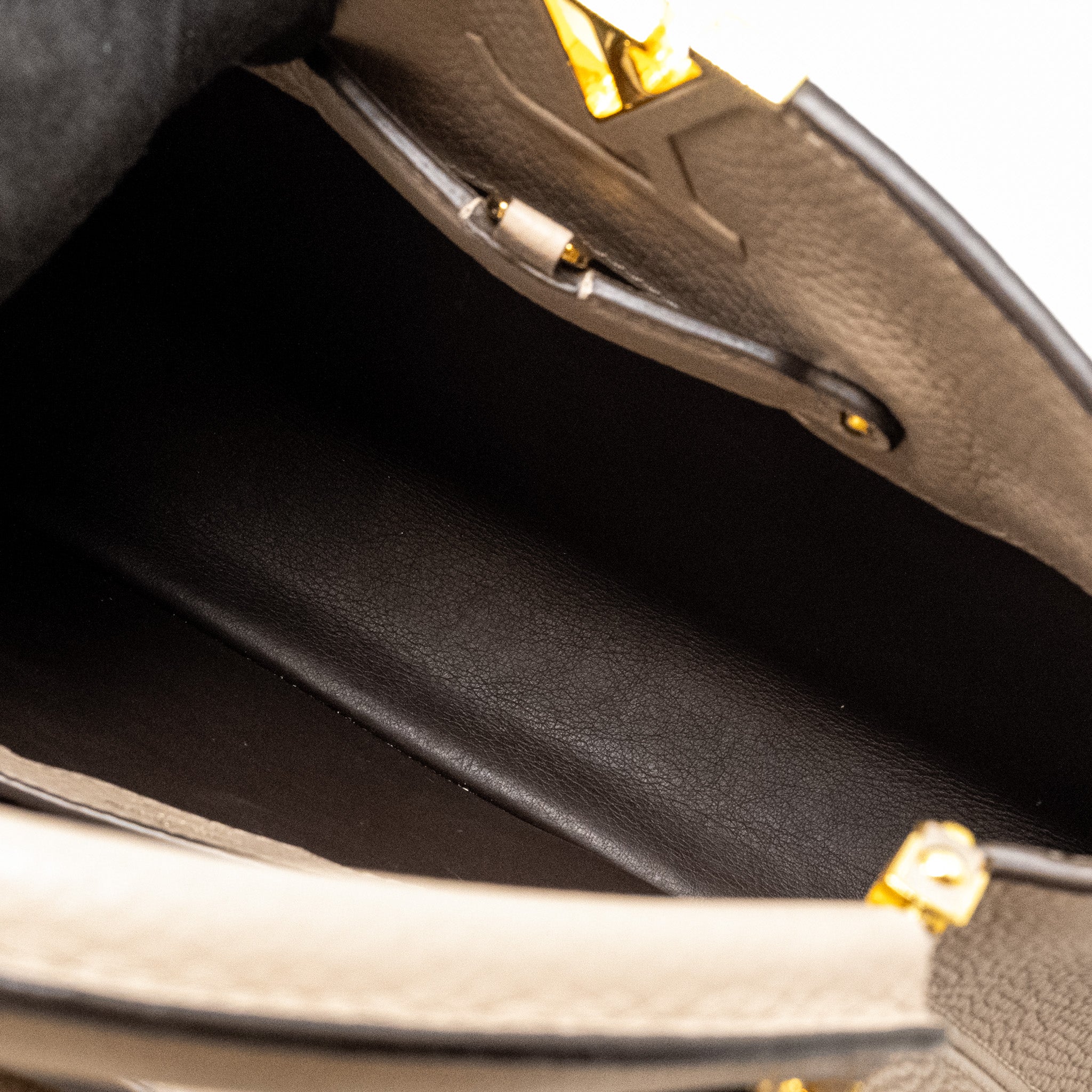 Capucines PM Calfskin Leather Handbag Grey Gold-Tone Hardware